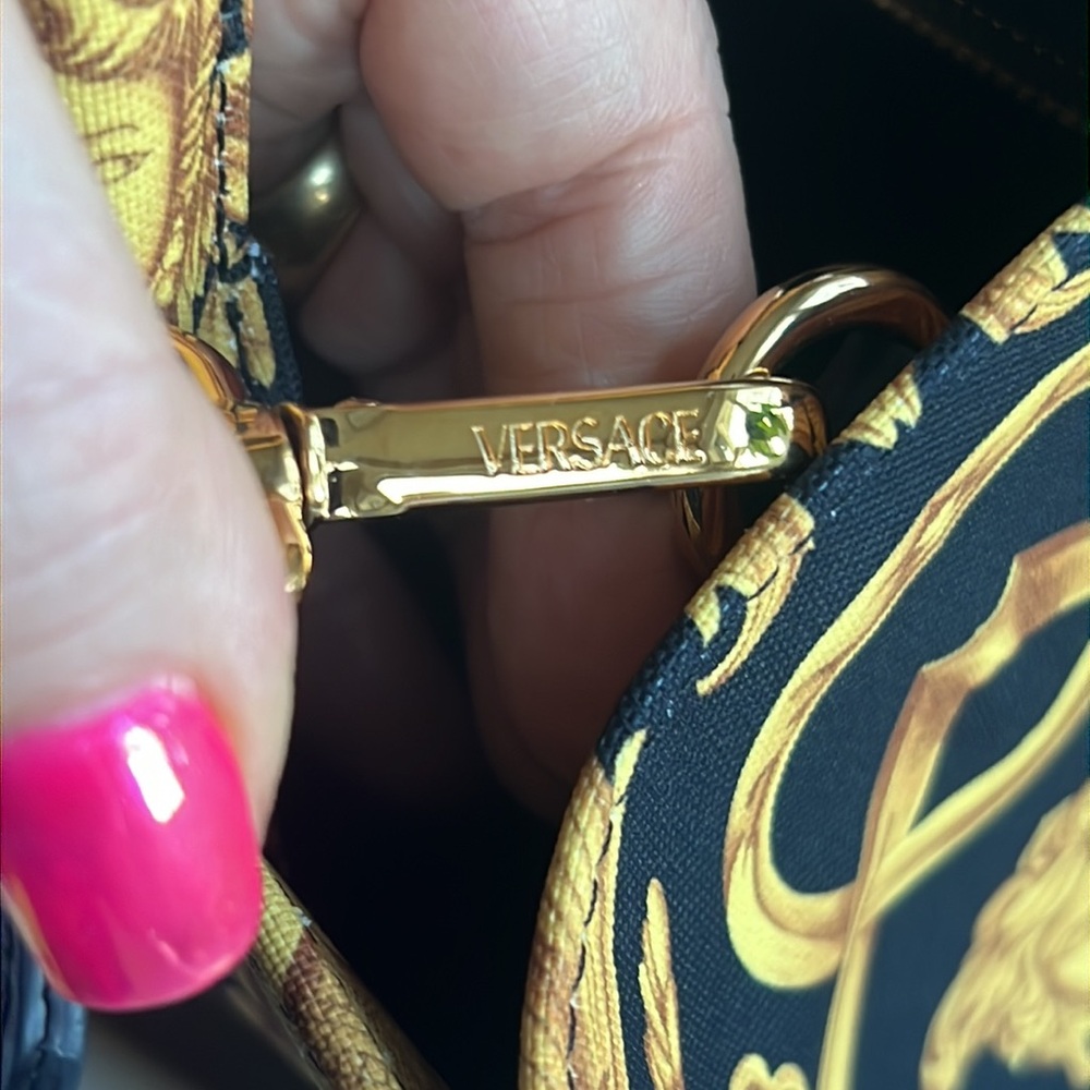 New Versace bag with detachable strap, dust, bag, and papers - Picture 9 of 10